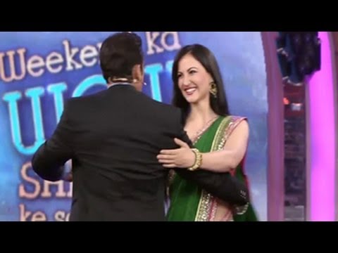 Salman Khan's Close Dance With Elli Avram !