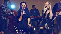 "Hosanna" Hillsong United Cover - Nikkiphillippi & Maddy McQ  - Durasi: 4:48. 