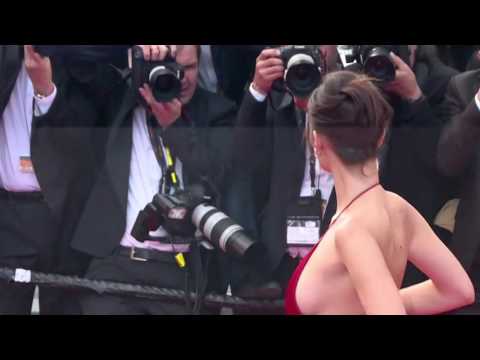 Video: Bella Hadids Halskæde I Cannes