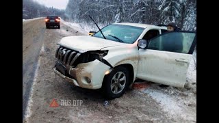 В Вологодской области столкнулись Hyundai Solaris и Toyota Land Cruiser