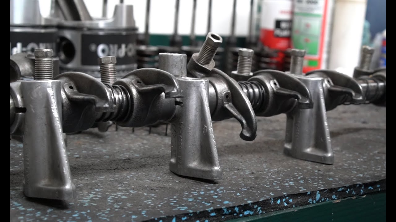 Cleaning rocker arms on Ford 172 diesel engine - YouTube