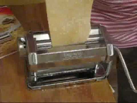Imperia pasta machine SP150 - YouTube