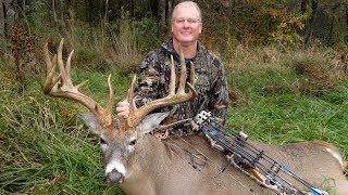 GIANT MISSOURI BUCK with BOW - COOL Grunting Footage! screenshot 3