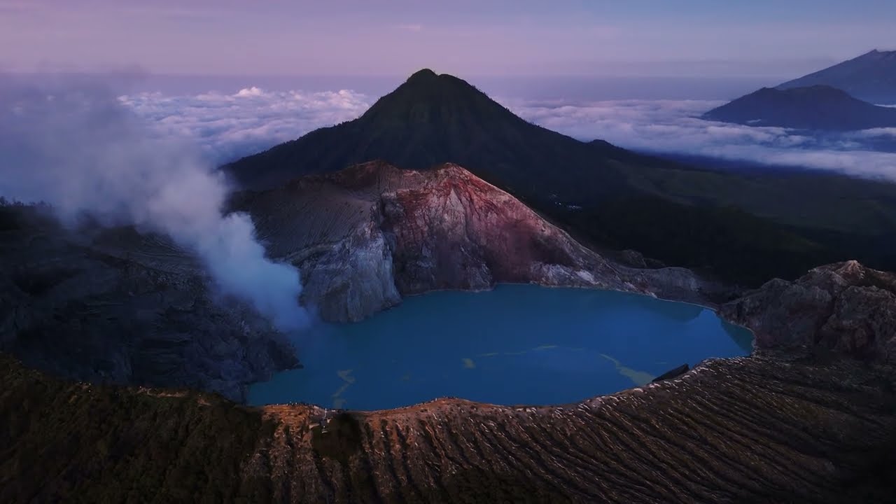 Ijen Crater: The Mesmerizing Blue Flames & Acidic Lake! 🌋