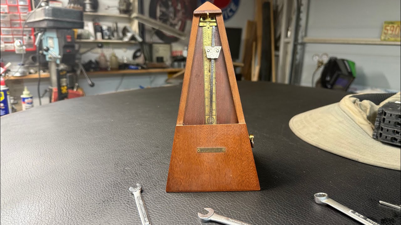 Adjusting an old metronome. What's inside? and what I learned in a