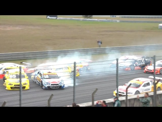 Carros e Corridas Julio Campos é o terceiro maior pontuador da etapa de  Curitiba da Stock Car - Carros e Corridas