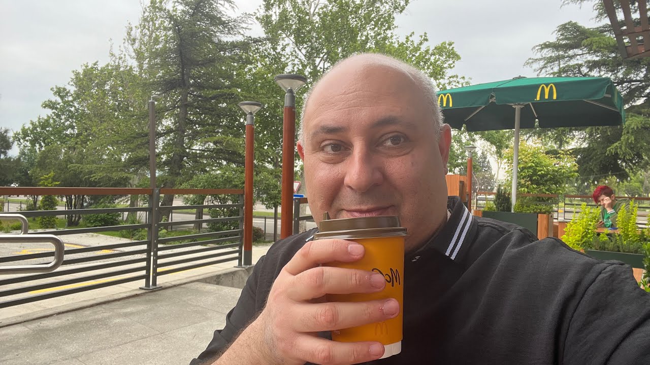 Тбилиси. Аэропорт- Центр. Все как в «Мимино». Проводили рейс в Москву и ...