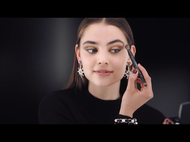 Get a Luminous Eye Look with LES 4 OMBRES from the HOLIDAY 2019 COLLECTION  – CHANEL Makeup Tutorials 