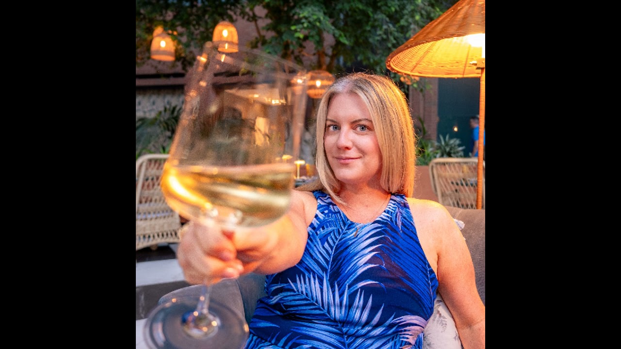 Episode 319-Wine Digital Marketing With Molly Bossardt