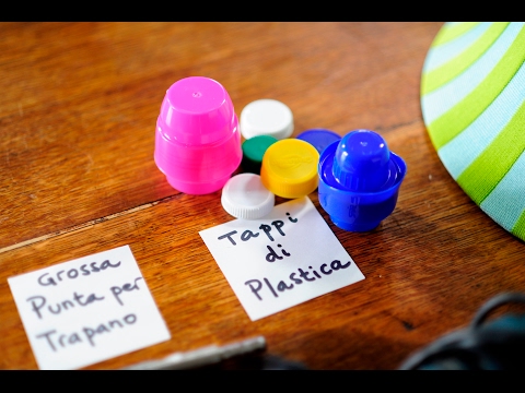 Lampada fai da te con tappi di plastica colorati | Riciclo creativo