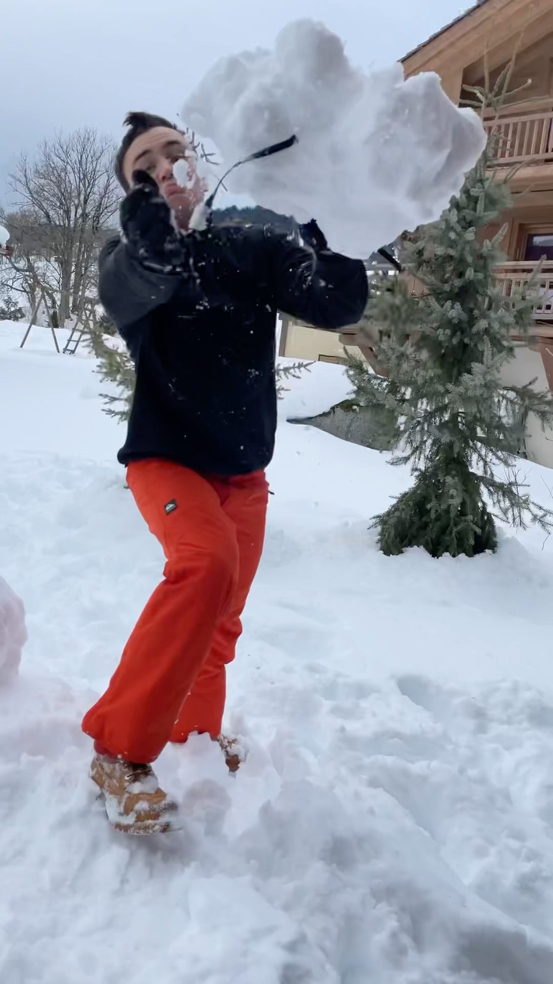 Swan se prend une boule de neige ?