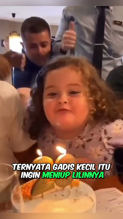 Anak ini Meniup Lilin Orang Lain