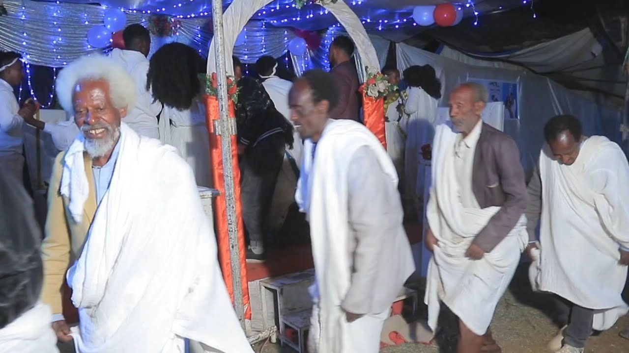 ዓበይቲ ወለዲይ ሰያባት ሰብ ነፀላ ብባህላዊ ደርፊ ጭራ ትግርኛ ኣብ መርዓ እናሳዕሱዑ ዳስ ሙሉእ ከዕብዶም እንትብል