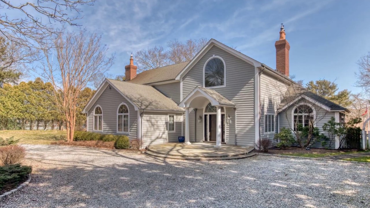 32 Oyster Shores Road, East Hampton