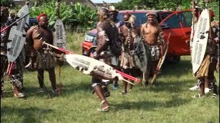 YADLA INTSHEBE: UMHLABA UHLANGENE AMABUTHO #ZULU #ISIXAXA #AMABUTHO #MBUMBULU #IJADU