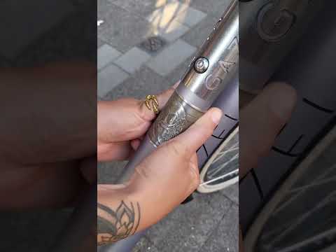Video: Flexible metal label on curved surface