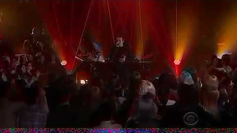 Steve Aoki & Louis Tomlinson-Just Hold On (The Late Late Show)