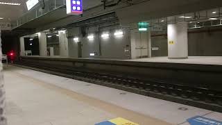 561次經由海線開往潮州的E232電頭+八節莒光號車廂新式自動門莒光號(其中三四節為無階化莒光號車廂)