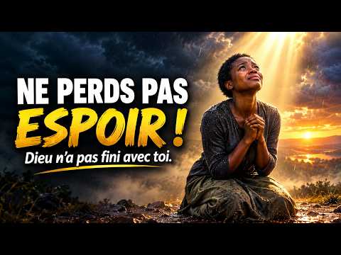 TIENS BON | NE PERDS PAS ESPOIR | DIEU EST AVEC TOI | Chanson Chrétienne Épique & Cinématique