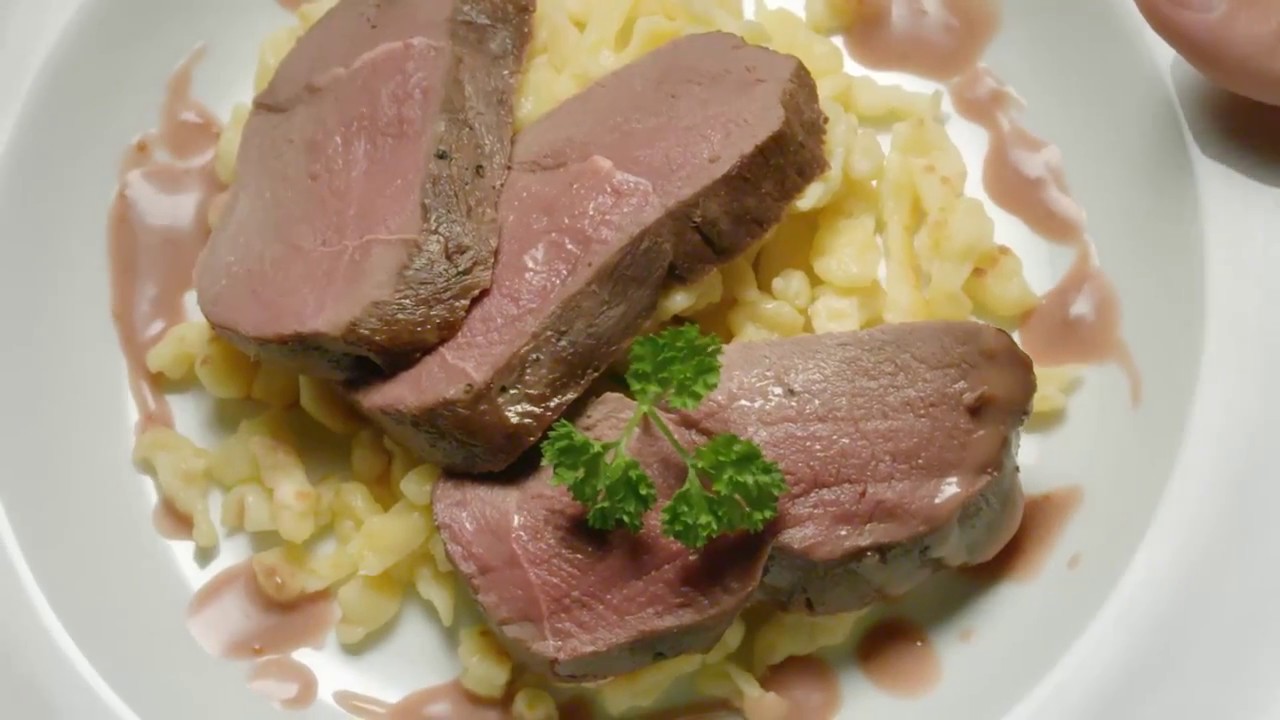 Rehnusschen Mit Feigensauce Und Spatzli Rezepte Von David Geisser Youtube 