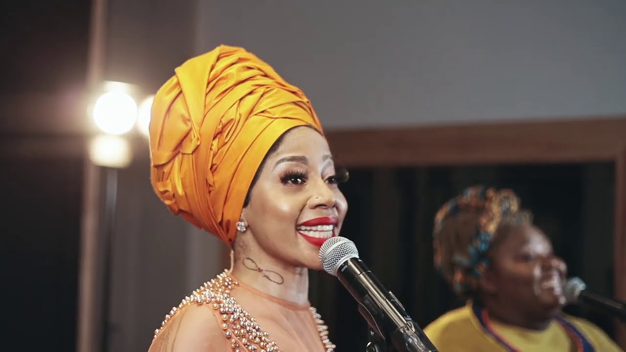 Kelly Khumalo ft Hlengiwe - Esphambanweni (Acoustic)