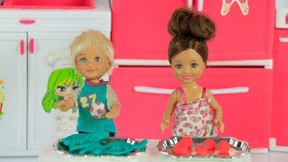 Barbie ve Ailesi Bölüm 224 | Bayram Çikolatası Nasıl Yapılır | Çizgi film tadında evcilik oyunları