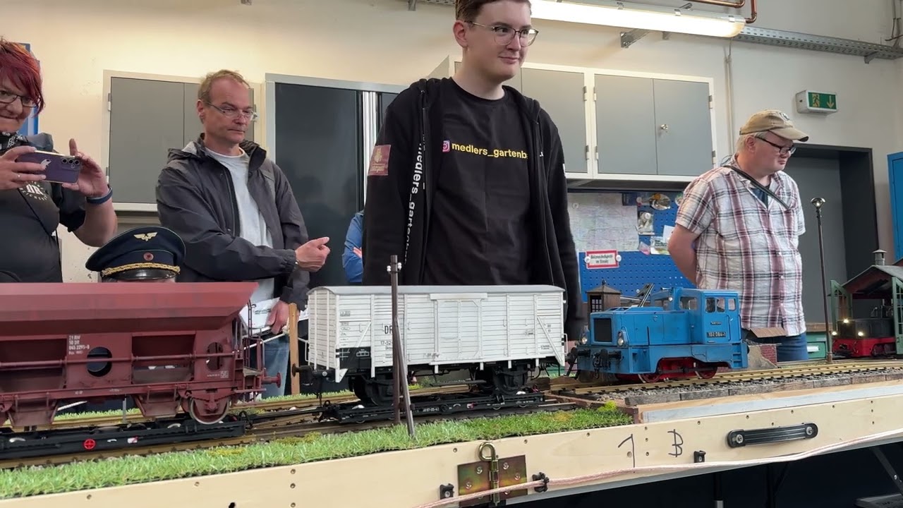 Medlers Gartenbahn zur Ausstellung Pfingsten 2025 in der Wagenhalle der Pressnitztalbahn