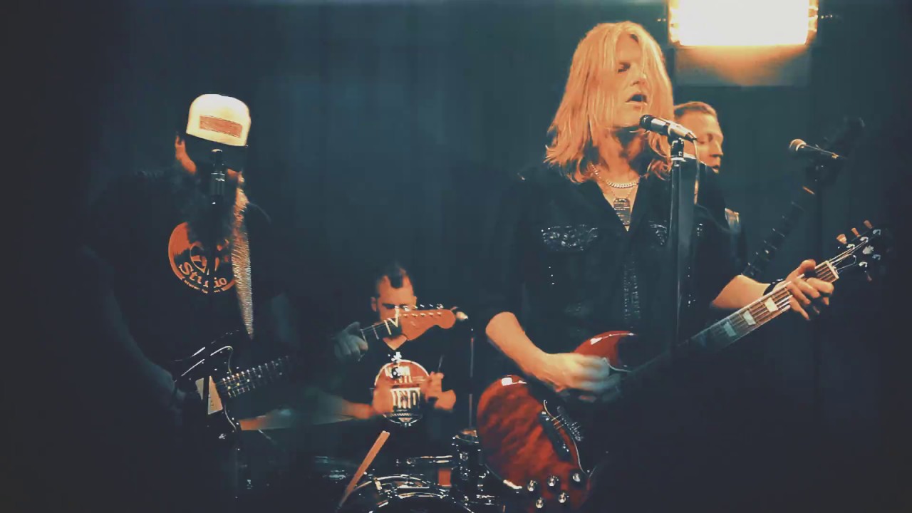 Bellybuster - Hell (Official Video) auf YouTube ansehen Bellybuster - Hell (Official Video) auf YouTube ansehen