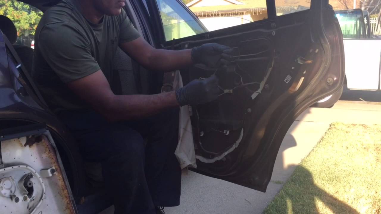 2000 Honda Civic Window regulator replacement and repair - YouTube