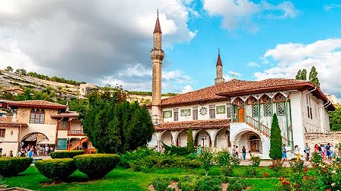 4K. BAKHCHISARAY.CRIMEA. Dormition Church and Khan's Palace.
