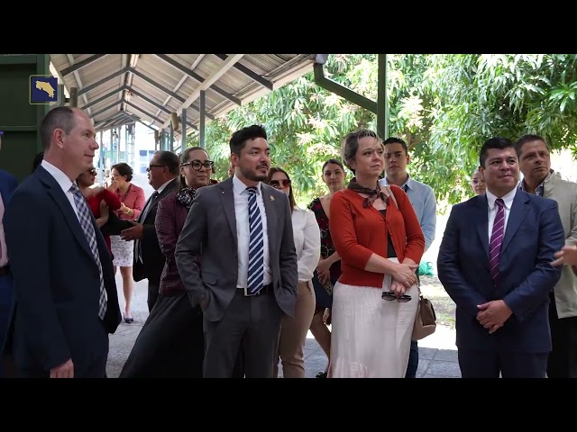 Watch MEP recibe donación de mobiliario educativo on YouTube.