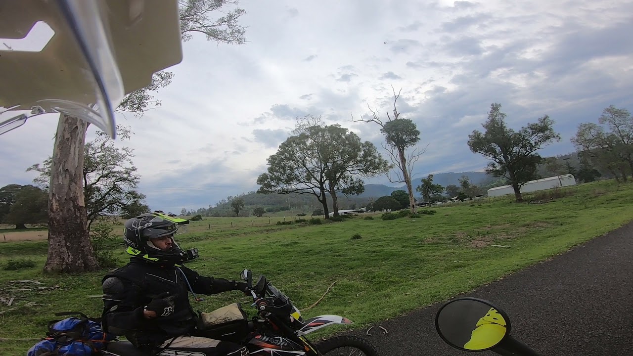 Yamaha T7 V KTM 690 drag race