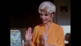 Loni Anderson’s Unforgettable Pool Moment – The Jayne Mansfield Story (1980)