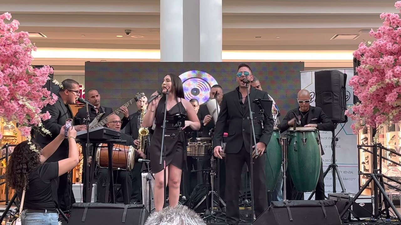 La morena Los Rosario & Me voy de Fiesta Melina Leon -Covers- Grupo Pal Sabado Intro