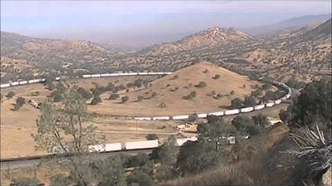 BNSF Intermodal Train at the Tehachapi Loop
