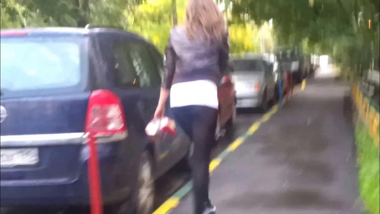 пикантные ситуации. бритни спирс в короткой юбке фото. забыла юбку. знаменитости в колготках без юбки. No pants subway ride 2014.