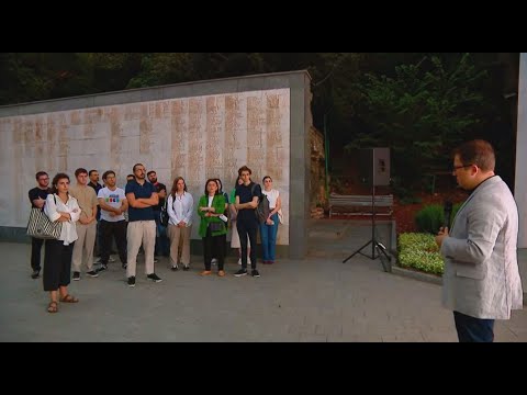 რუსეთი მტერია! დიდება გმირებს! | მოქალაქეებმა აგვისტოს ომის გმირების ხსოვნას პატივი მიაგეს