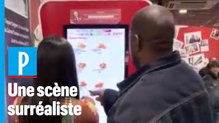 Kim Kardashian et Kanye West dans un KFC à Paris, une plaque commémorative installée