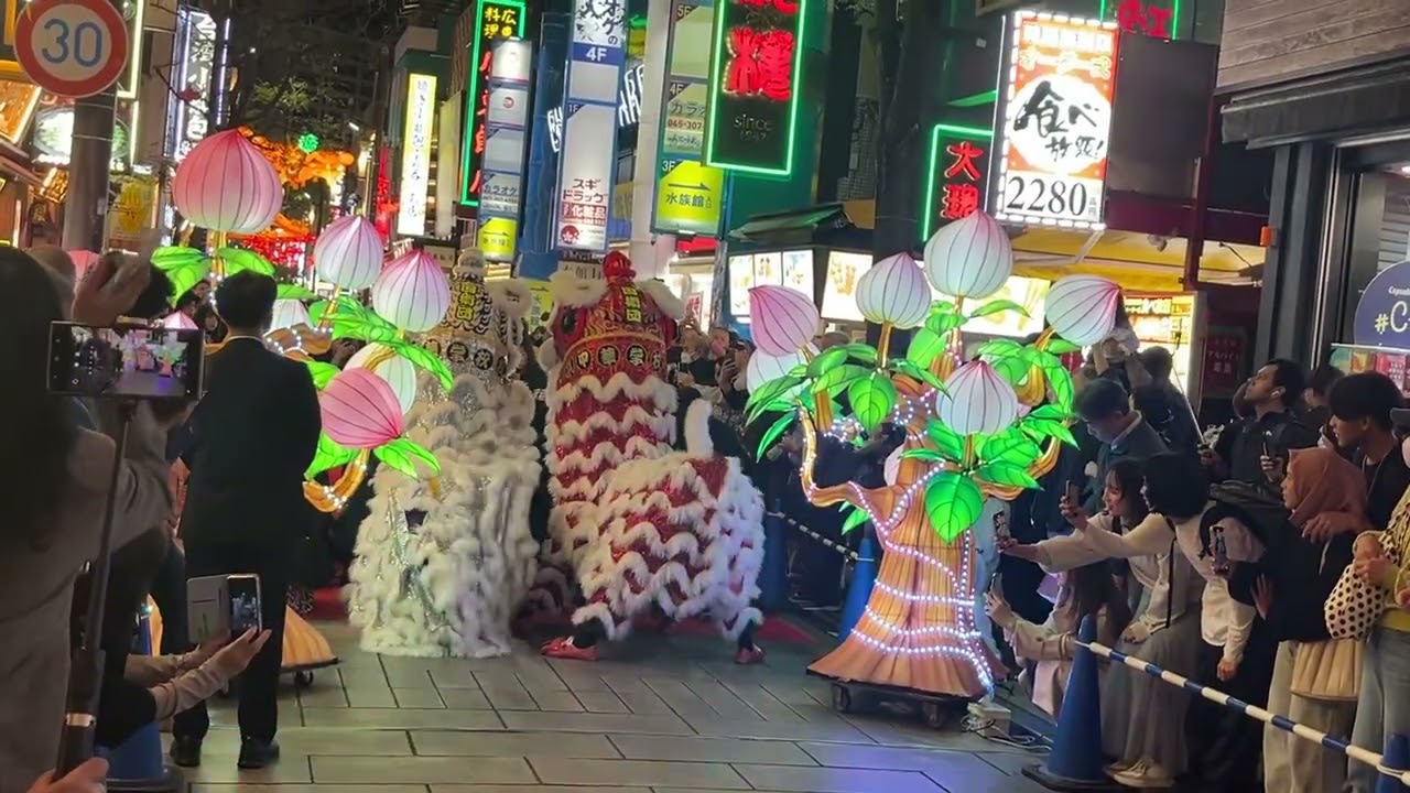 2025.11.1 横浜中華街春節燈花点灯式 中国獅子舞