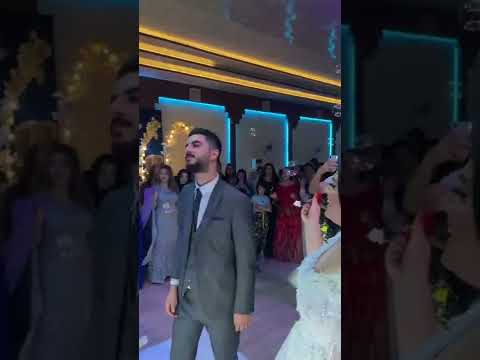 شوفو العروسه شلون توكل العريس وضاج