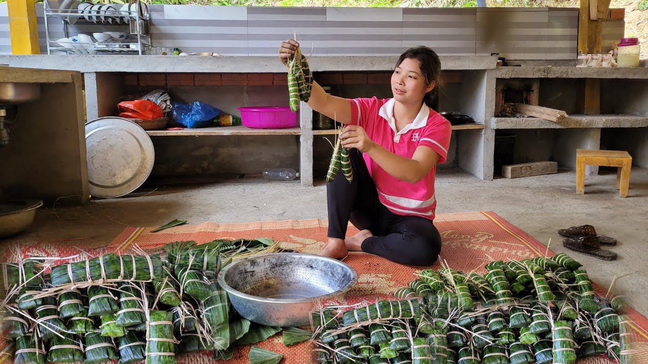 Traditional way of wrapping banh chung (Vietnamese sticky rice cake) to sell and earn extra income.