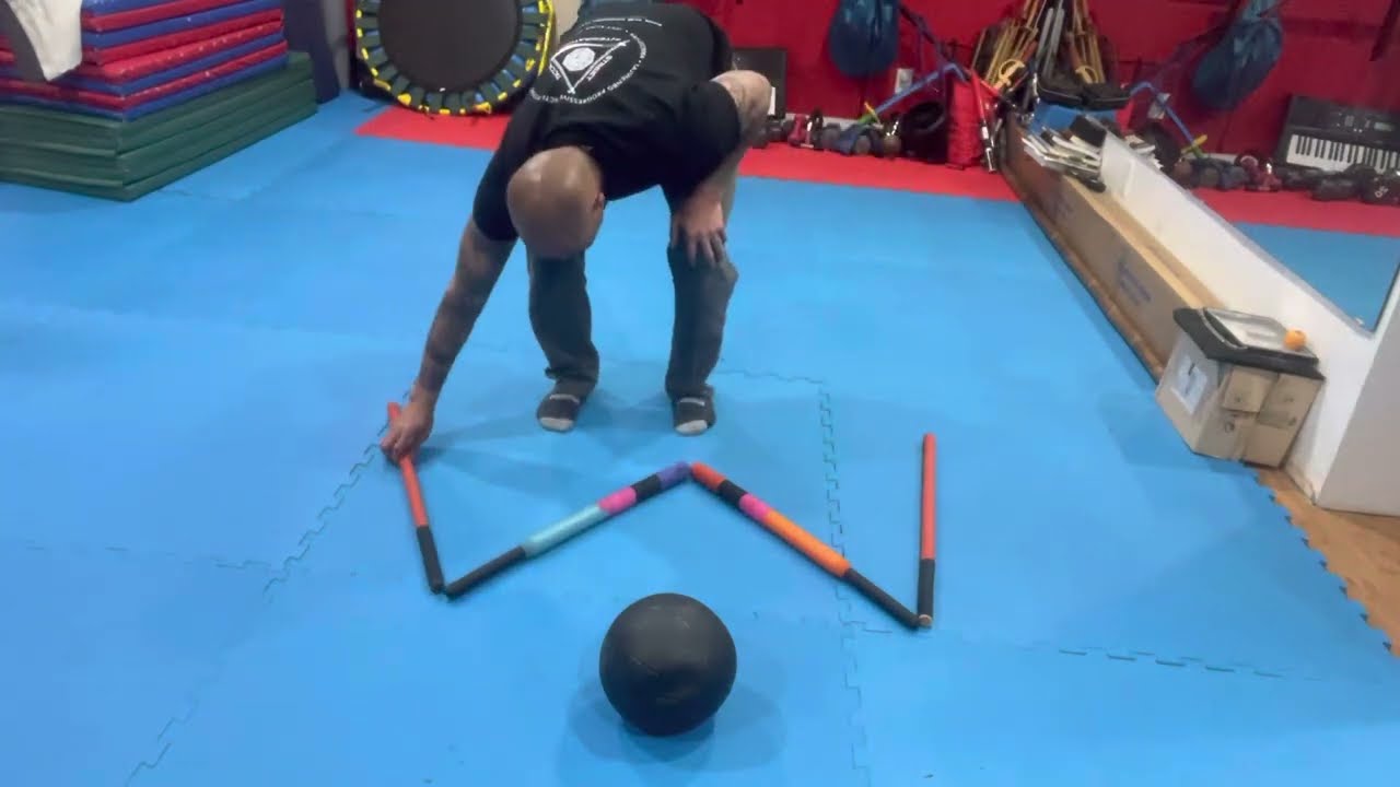 Details on Pekiti Tirsia M footwork