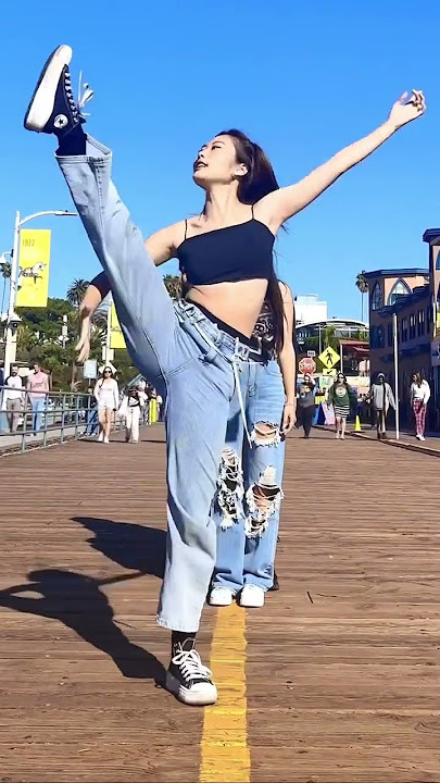 guess who 👀 honestly we all kind of slayed the kick 🤭 #lesserafim #antifragile #dancechallenge