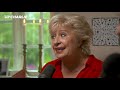 En trekant en sang: Om Lidt