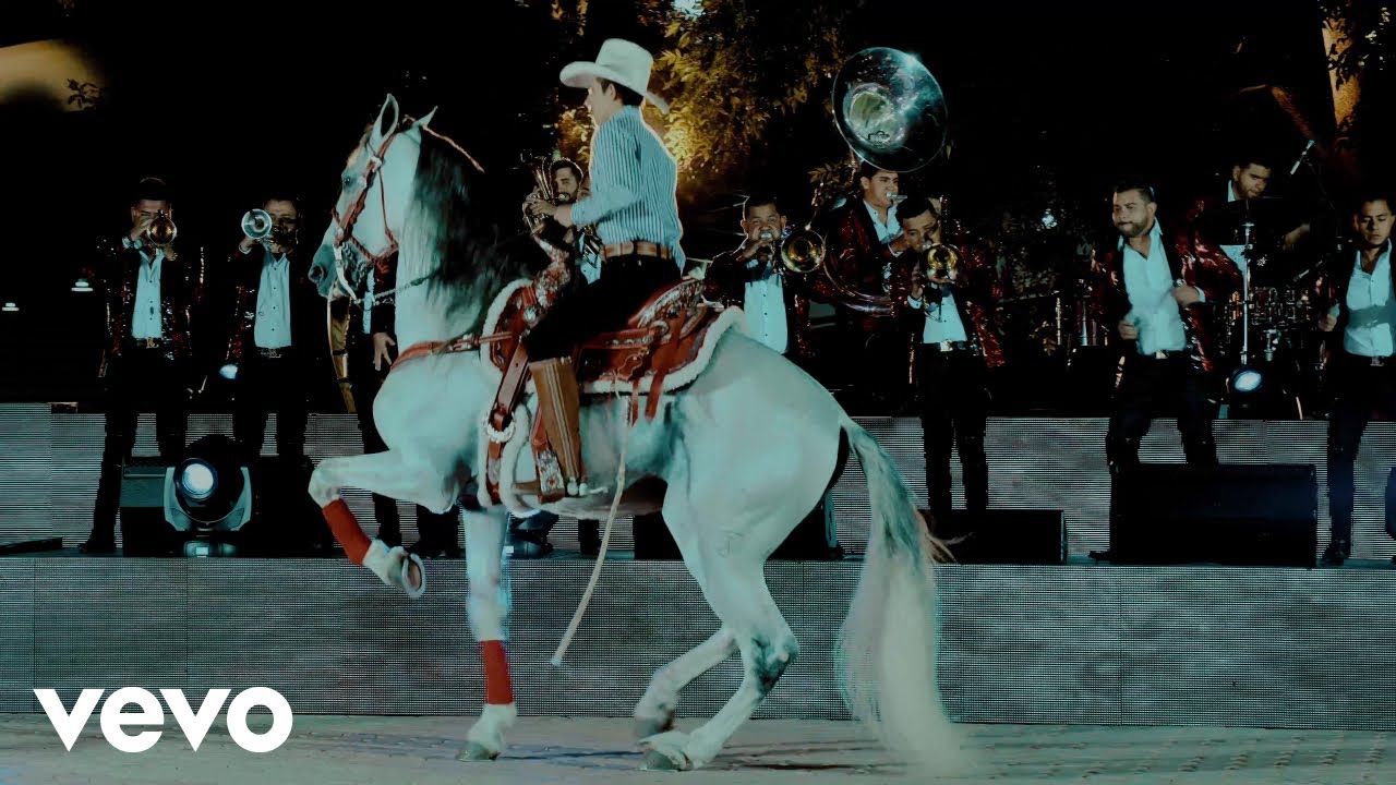 Banda Carnaval - El Becerro No Ha Mamado Y El Borrego Cachetón (En Vivo)