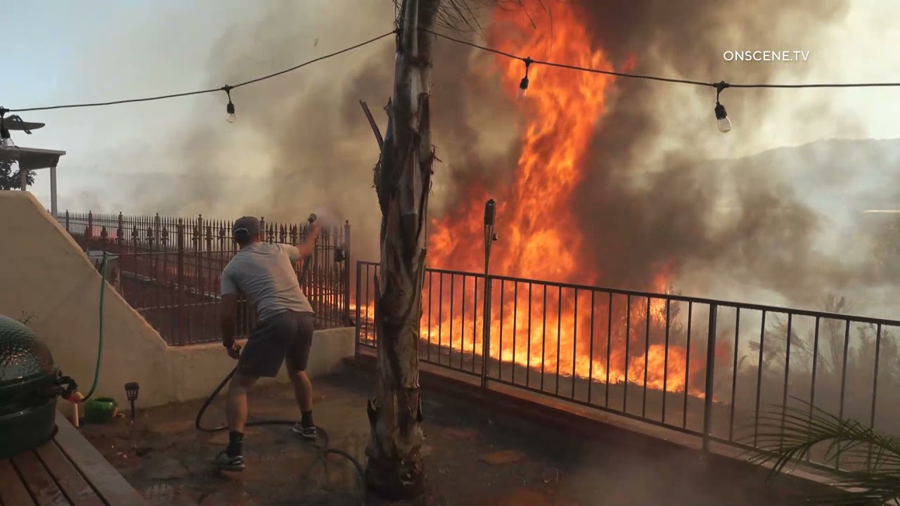 Large Vegetation Fire Threatens Homes & Forces Evacuations | Santee