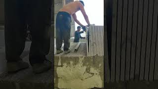 The Art of Teamwork in Cutting Heavy Hemp Gray Granite Slabs