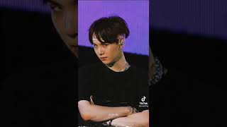 Dusunki Bts Senin Ulkene Gelmis Ve Sende Konserdesin Aniden Suga Sana Boyle Baksa Ne Yaparsin