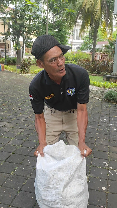 mentahan video satpam somplak #shorts #youtubeshorts