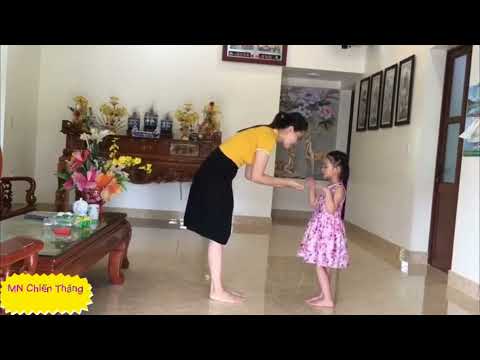 Hoạt động: Dạy KNVĐ vỗ tay theo nhịp bài hát: Yêu Hà Nội - 3 tuổi